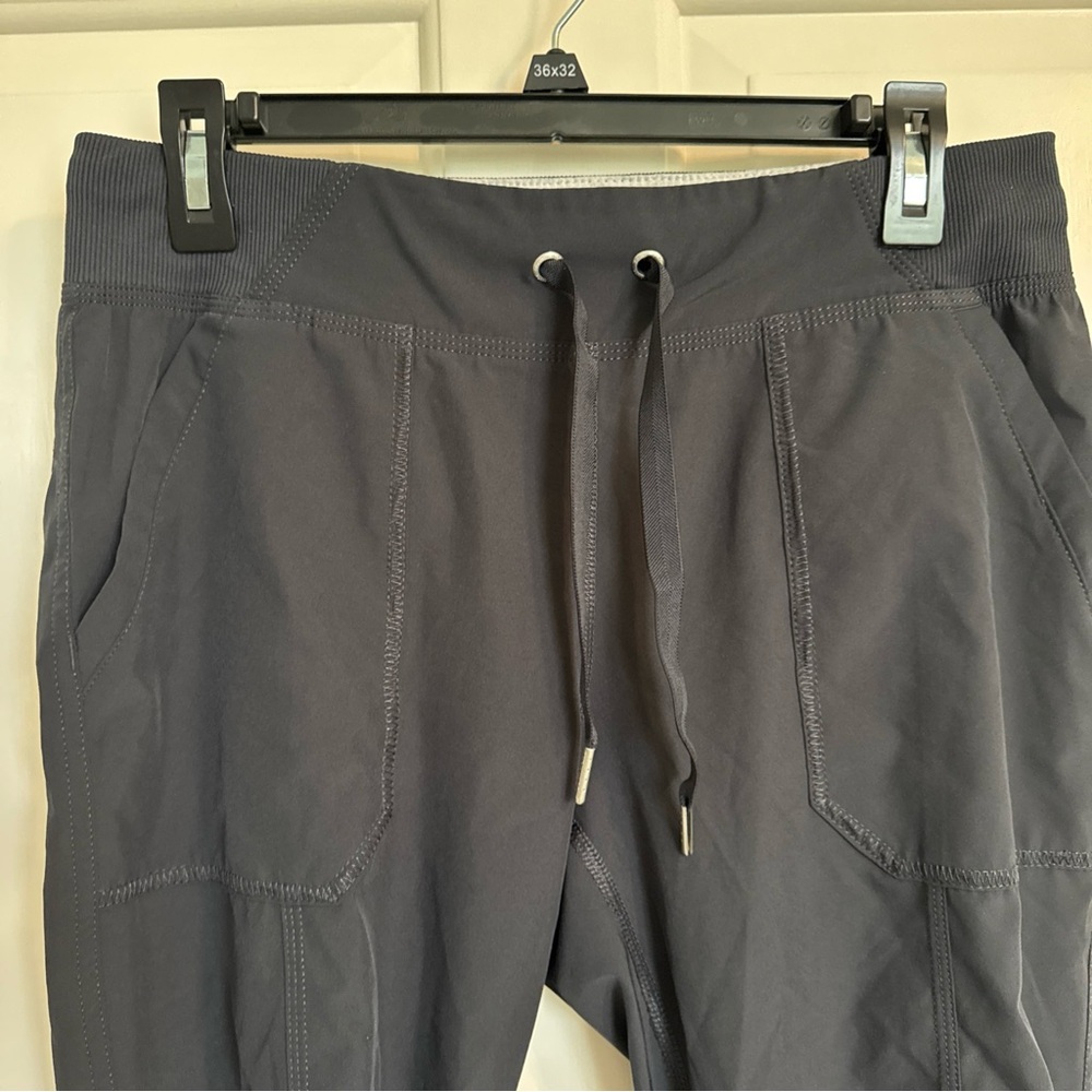Calvin Klein Performance Charcoal Capris, Size S